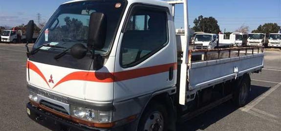 Mitsubishi truck wreckers Kooyong 